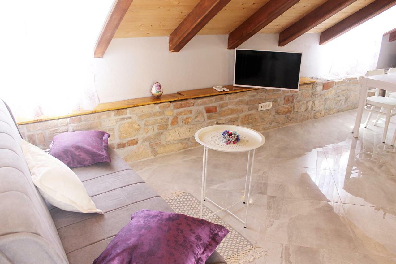 Apartments D&N Vis Luaran gambar