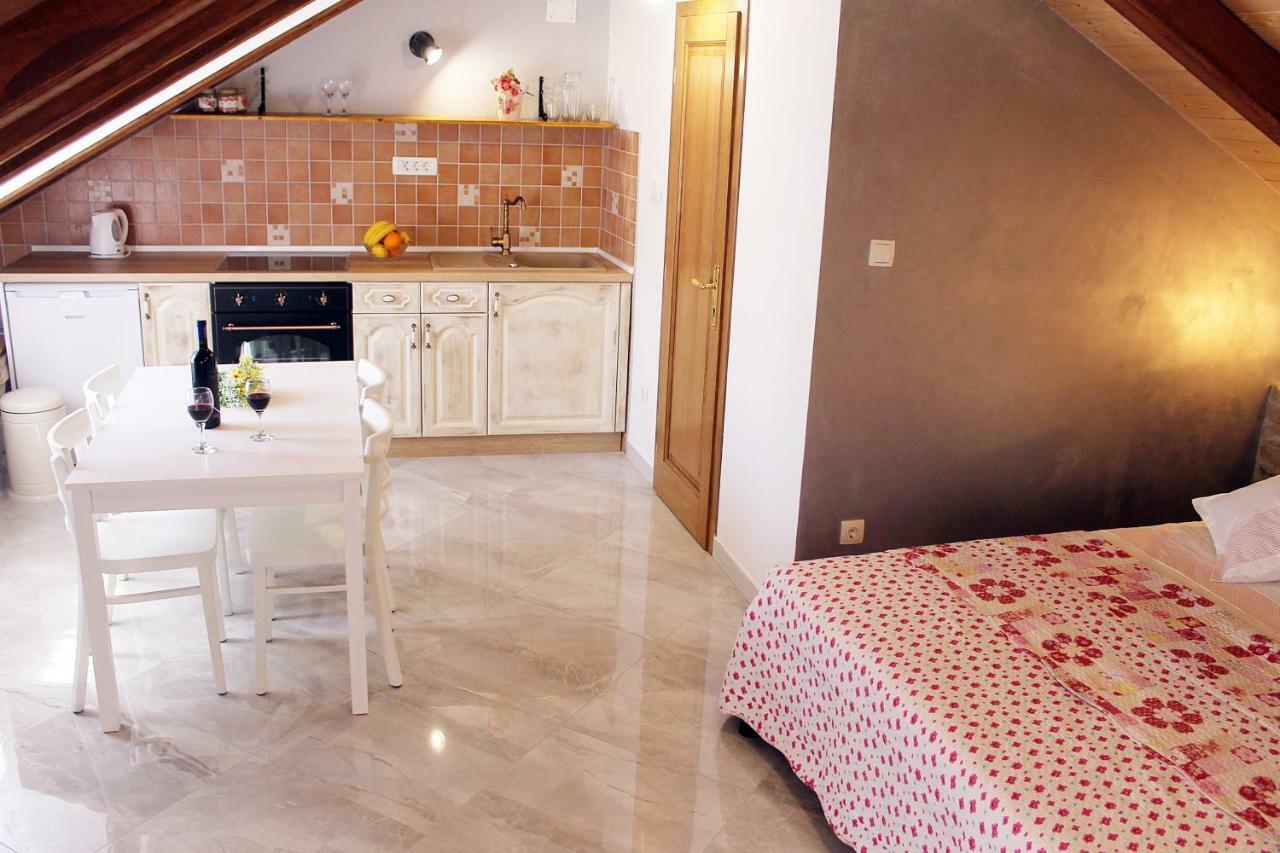 Apartments D&N Vis Luaran gambar