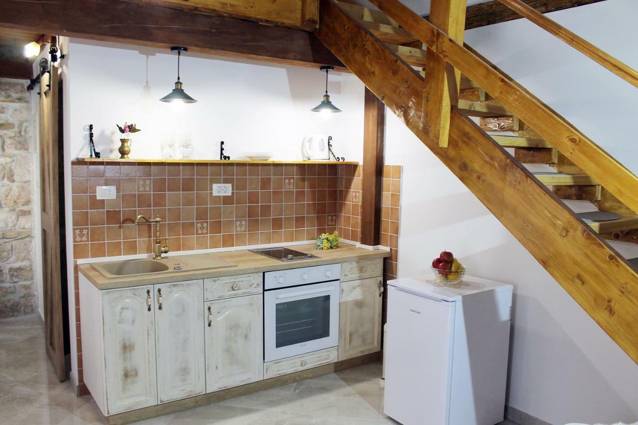 Apartments D&N Vis Luaran gambar