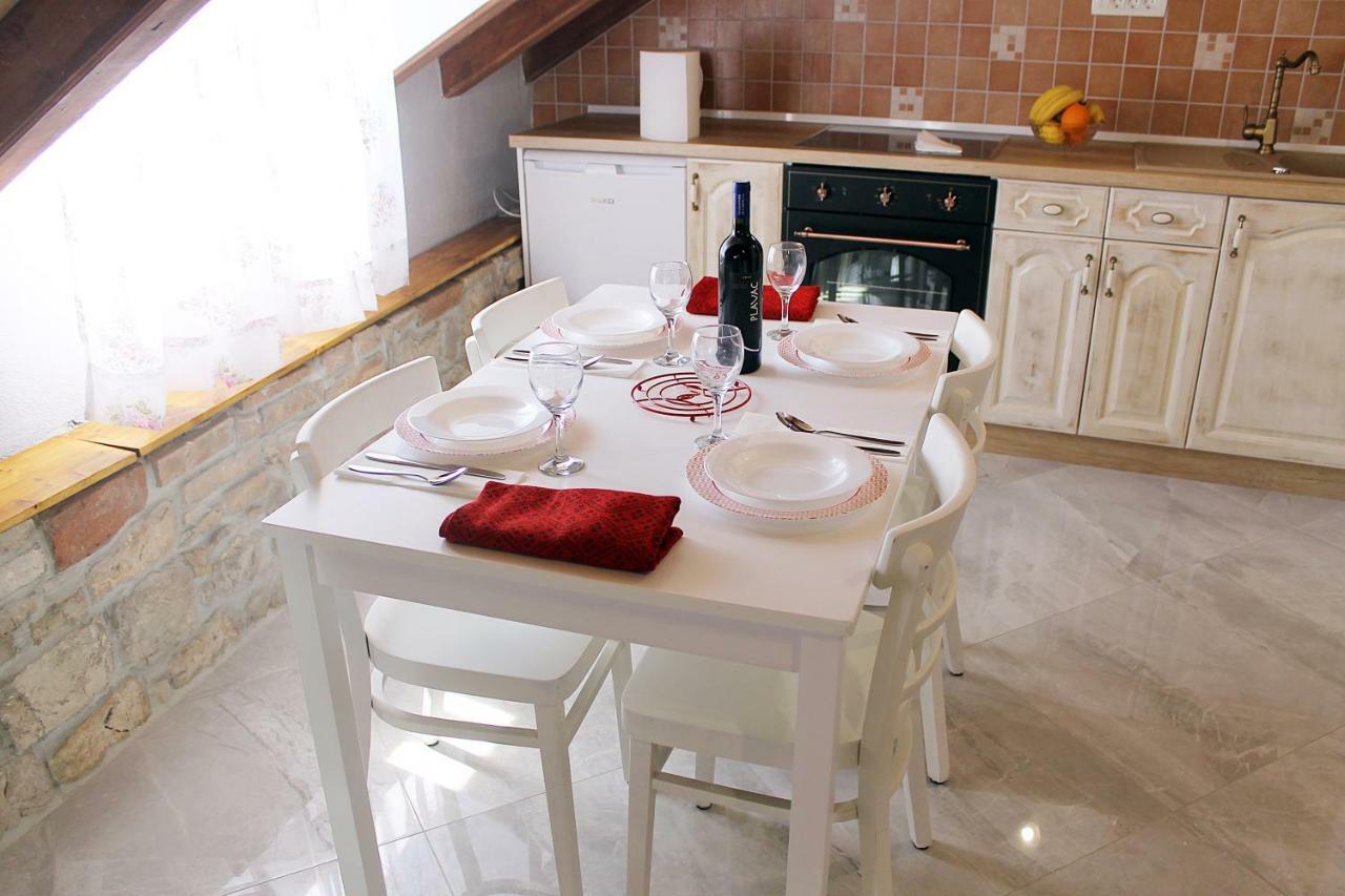 Apartments D&N Vis Luaran gambar